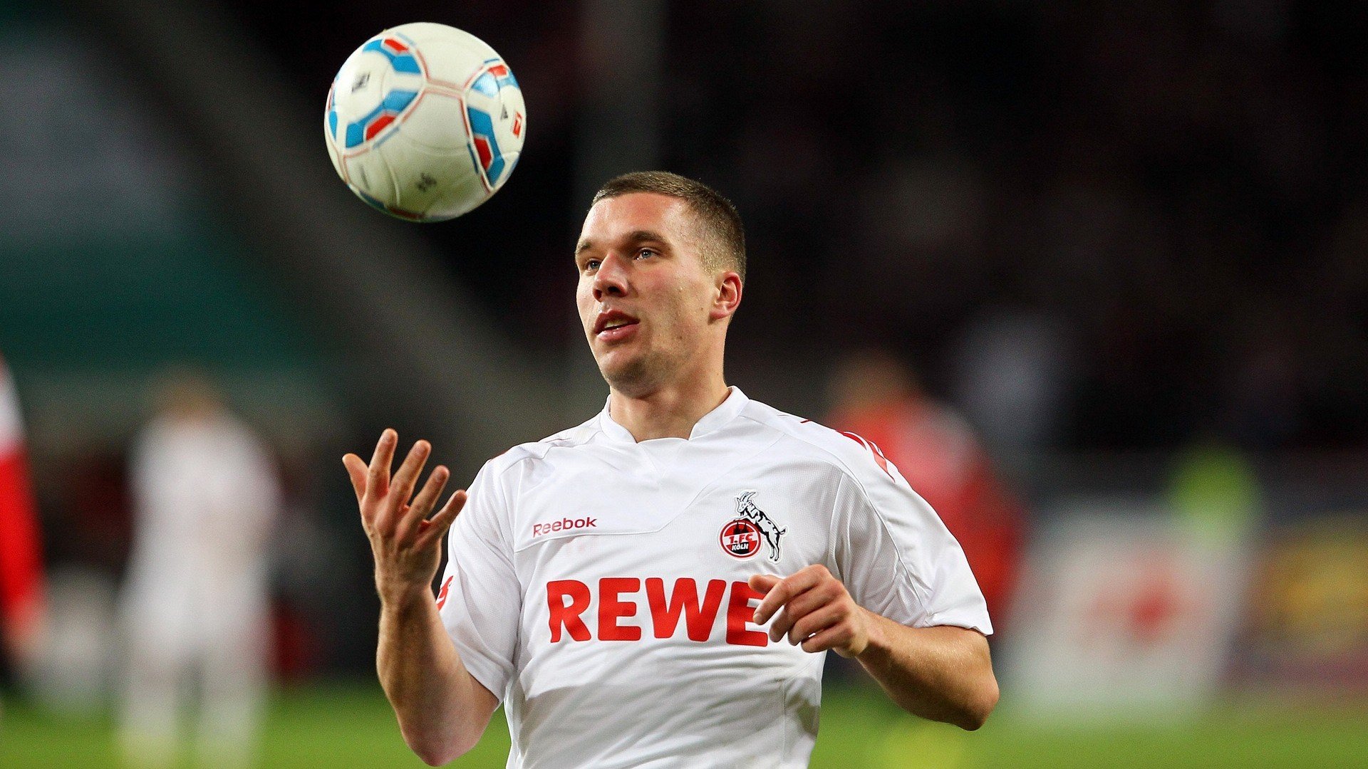 开云全站-中超比赛观众满意度持续提升，中超场均观众